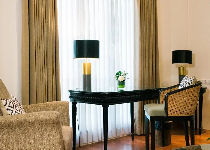 Umpadhi Hotel