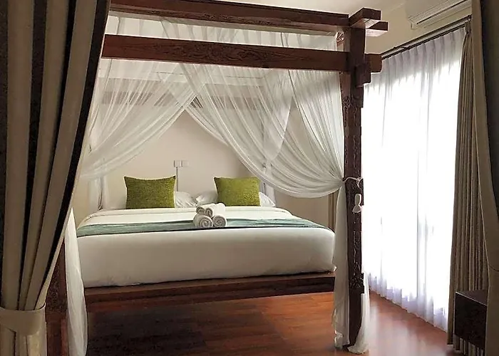 Hotel Umpadhi 4*